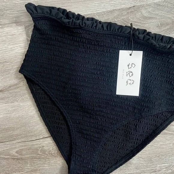 NWT SEA Bobby Smocked Bikini Bottom High-Waisted Black
Stretchy bottom only S - Picture 7 of 9